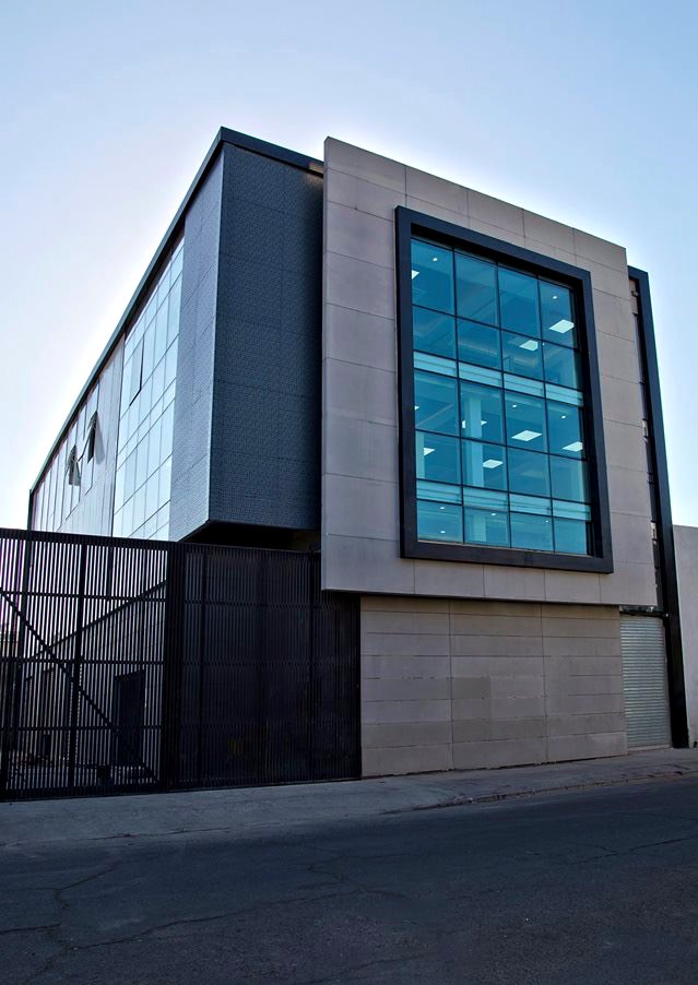 Edificio corporativo DCIC Group en Santiago